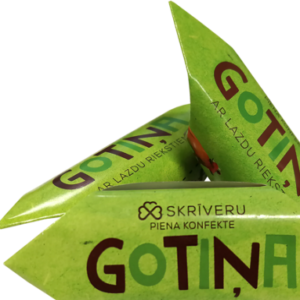 Saldainiai "Skriveru Karvutė" su lazdyno riešutais